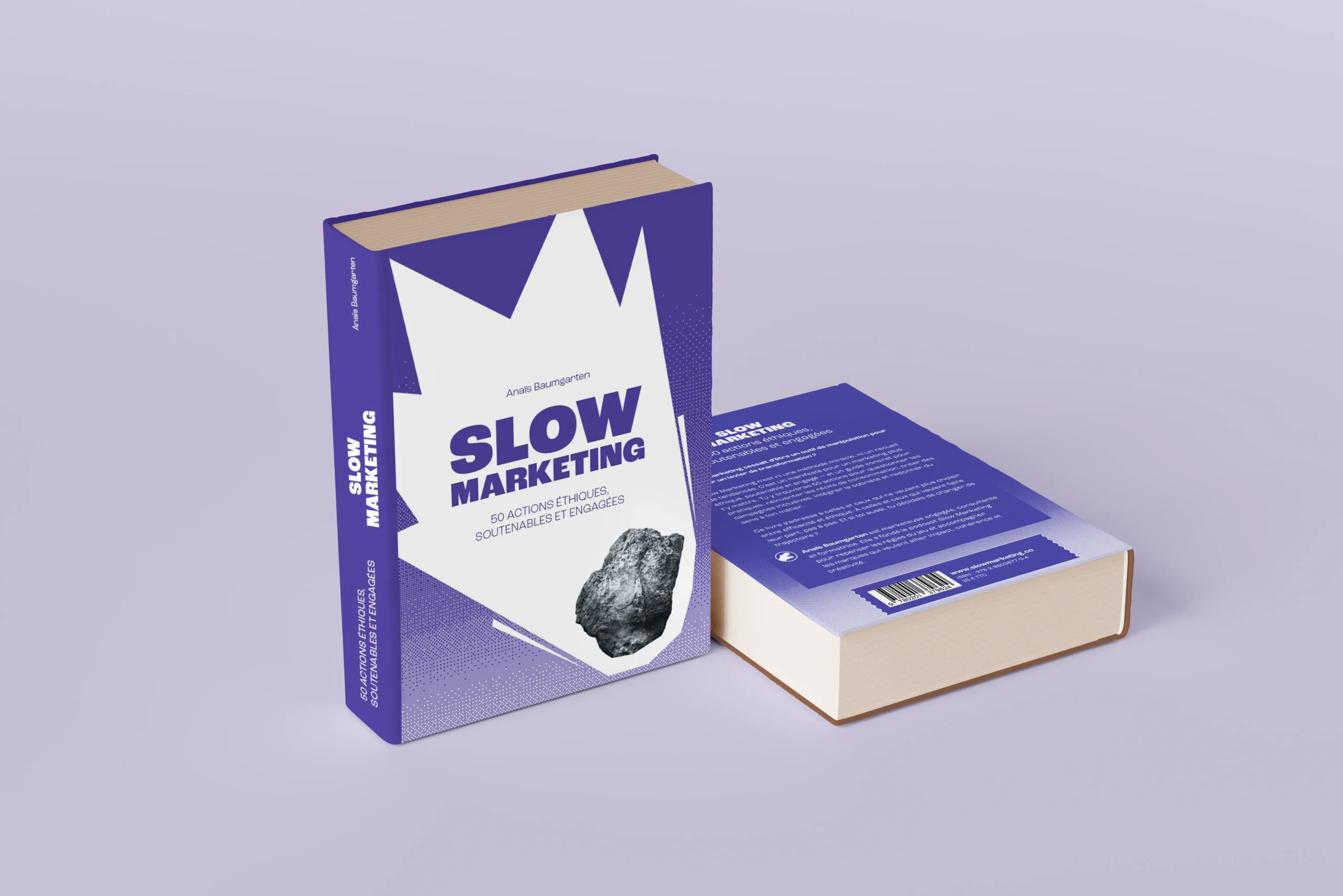 Photo des trois différents tome du Museum de Marseille dispersés en lévitation dans les airs